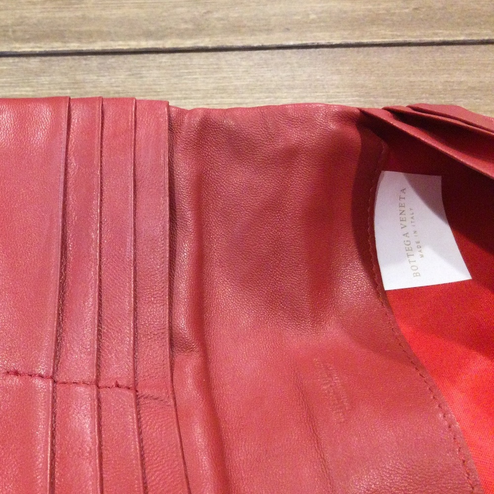 Bottega Veneta Intrecciato Weave Leather Wallet - Picture 15 of 15